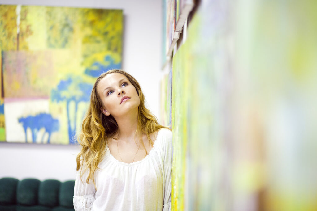 kunst in een gezellige woonkamer