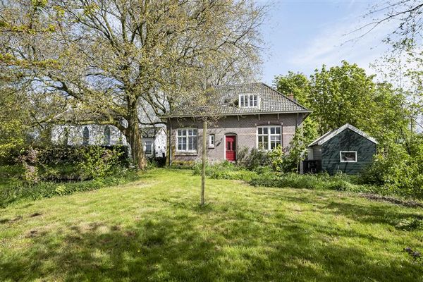 Dorpsstraat Holysloot met uitzicht op je eigen boomgaarde
