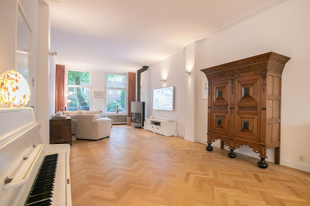 Mecklenburglaan in Rotterdam, de woonkamer met piano