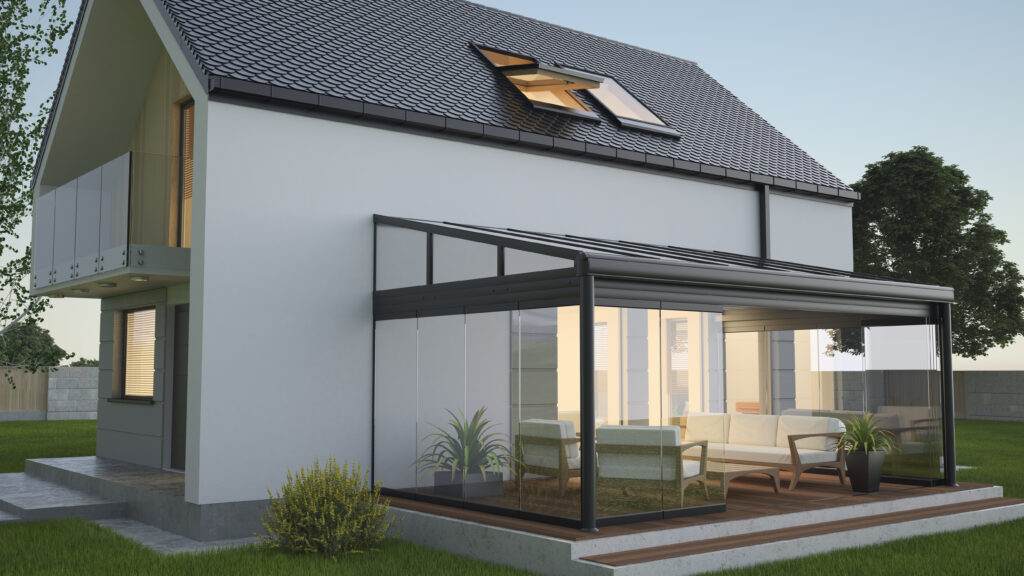 Moderne woning met een stijlvolle overkapping, voorzien van stevige glaswanden voor extra veiligheid en beschutting. De glazen wanden creëren een lichte en open ruimte die tegelijkertijd beschermt tegen weersinvloeden, ideaal voor een comfortabele buitenruimte.