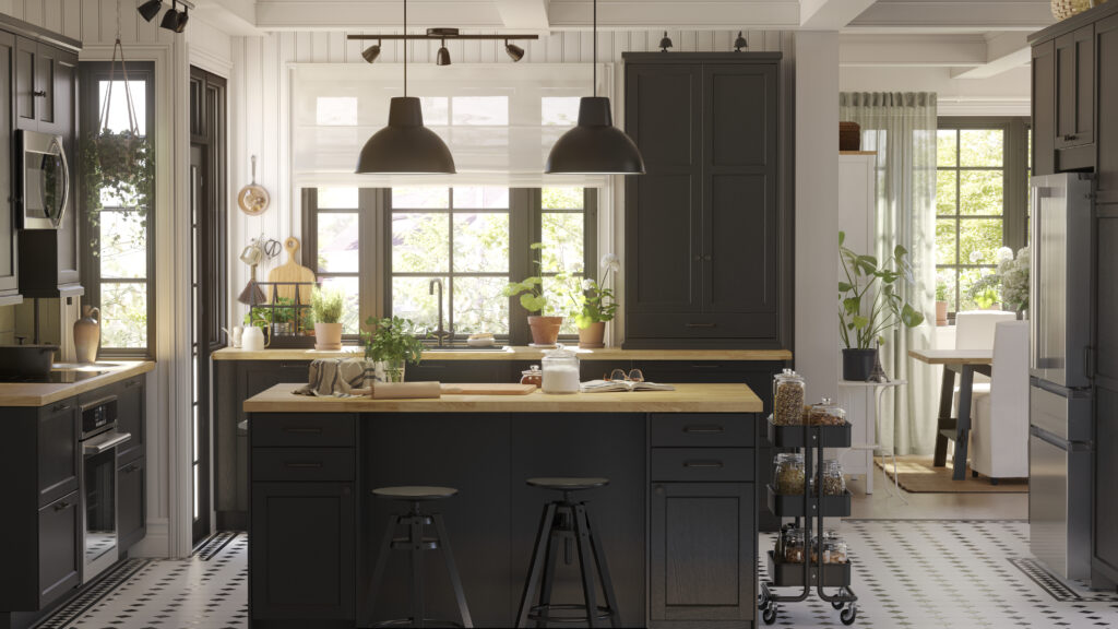 Moderne zwarte IKEA-keuken met houten blad, planten en natuurlijk daglicht