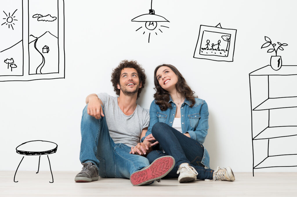 Jong stel zittend op de grond in een minimalistisch ingerichte ruimte met getekende meubels, symbool voor multifunctioneel en bewust wonen
